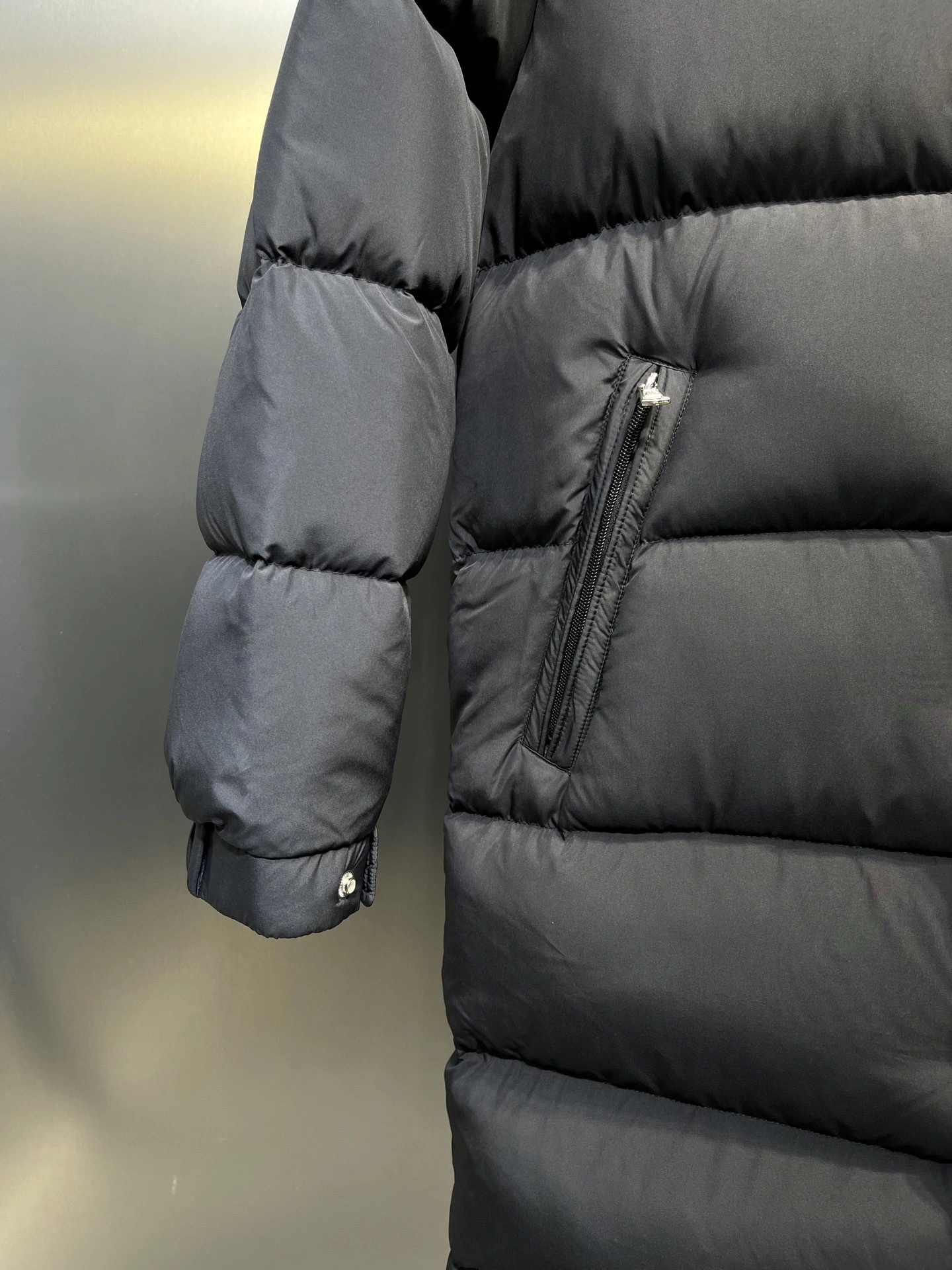wg.luxury -- 7o9385r Moncler Hanoverian Down jacket item:E-F190I0702